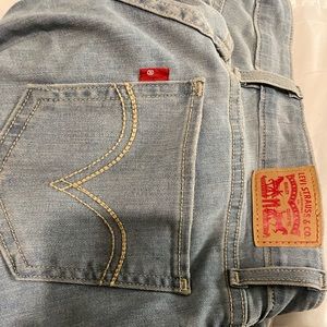 Levi’s women super skinny jeans size 27